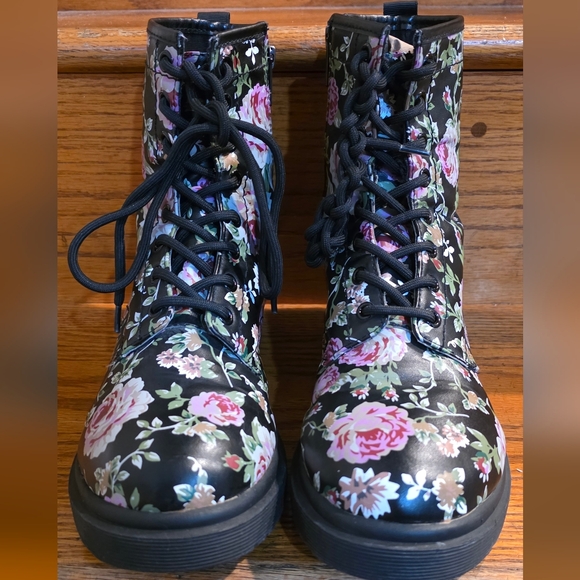 Mossimo Supply Co. Black Floral Combat Boots - Size 9 - Picture 2 of 5